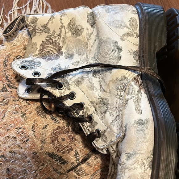 Rare Distressed floral Dr. Martens! - Picture 10 of 11